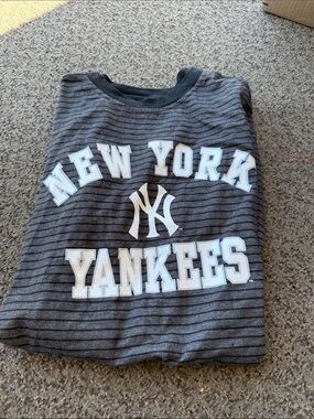 Stitches Gray Striped New York Yankees Short Sleeve Tee